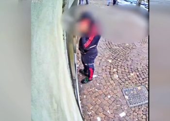 Roma: Si fingono postini, rapinano e picchiano 92enne. Arrestati