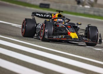 Pole position Verstappen in Bahrain, Ferrari in seconda fila