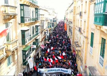 Malta, in migliaia protestano contro governo laburista