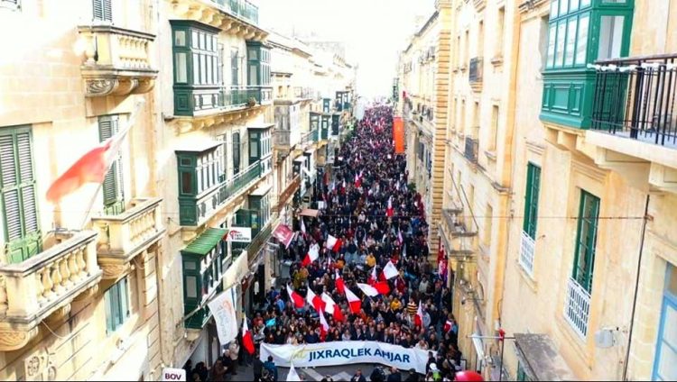 Malta, in migliaia protestano contro governo laburista