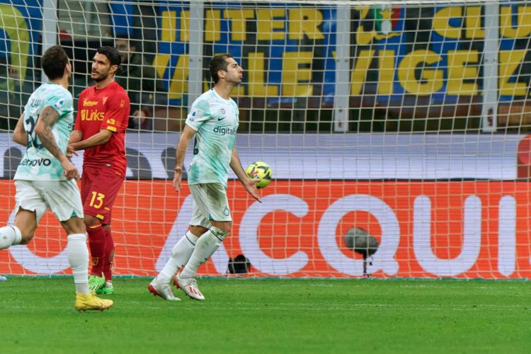 L’Inter piega 2-0 il Lecce ed è sola al secondo posto