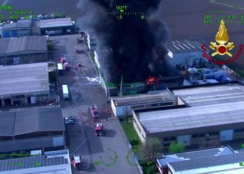 Esplosione in fabbrica vernici a Novara, evacuati gli edifici vicini