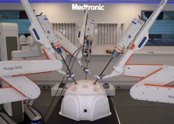 Puglia, Emiliano “Robot all’ospedale Miulli consentirà calo costi”