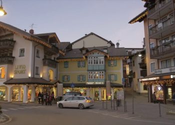 Turismo, recupera la domanda ma occupazione ancora indietro