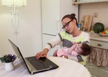 1 donna su 5 fuori da mercato del lavoro dopo nascita di un figlio