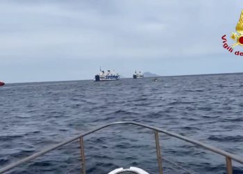 Incendio in un traghetto su tratta Milazzo-Lipari, le immagini