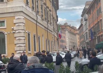 È morto il senatore Astorre, bandiere a mezz’asta e colleghi commossi