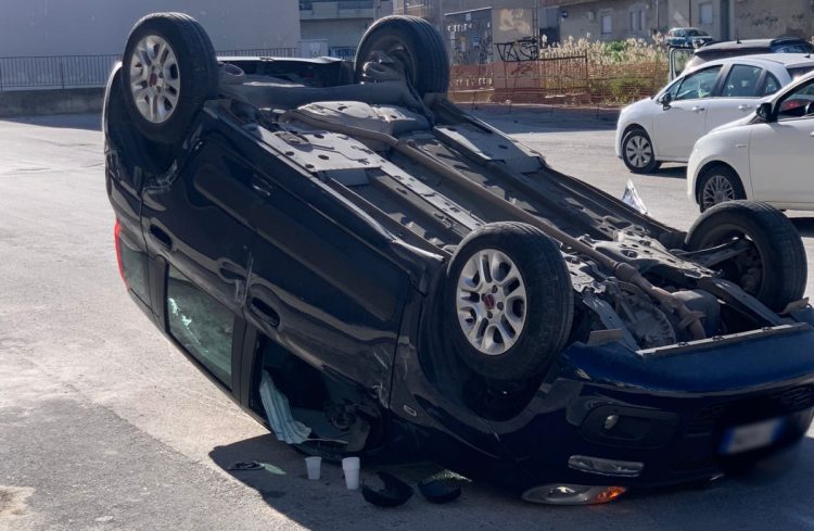 Incidente stradale in via Milano a Vittoria FOTO