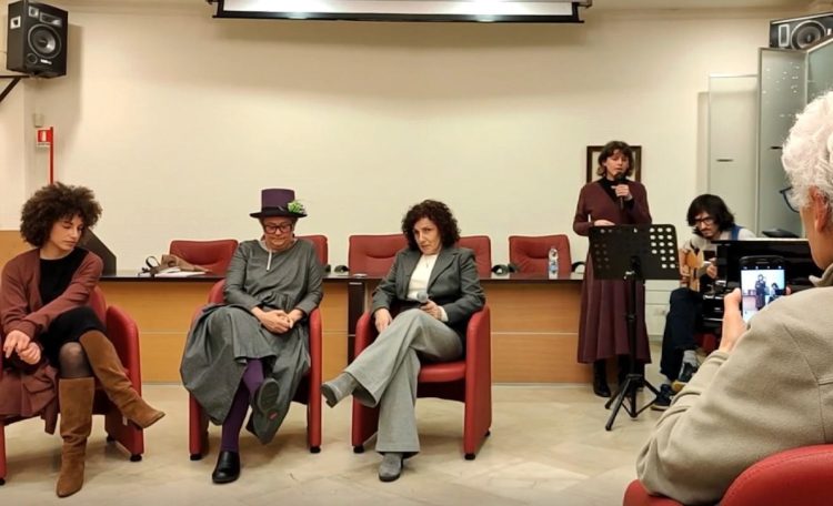 Uici, un audiolibro da Abitare gli abiti