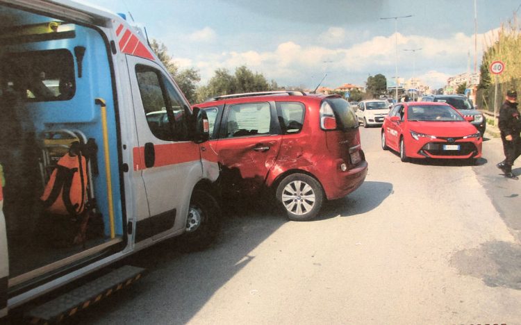 Incidente in via Modica-Ispica: due feriti