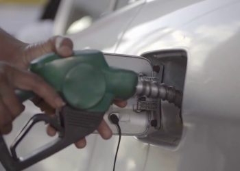 Auto a benzina e diesel, l’Ue conferma lo stop dal 2035
