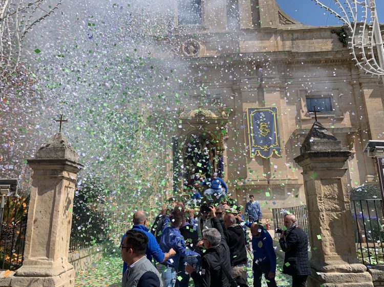 San Giuseppe a Giarratana, uscita spettacolare e ricca di colori