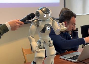 Alla Cattolica il robot Nao interagisce con l’uomo grazie a ChatGPT