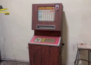 Gioco illegale, 7 denunce e 31 apparecchi sequestrati nel Napoletano