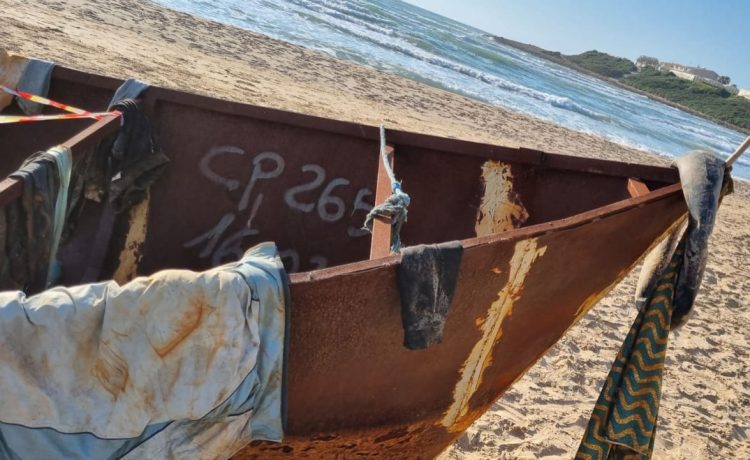 Ragusa: mare nostro che non sei nei cieli. Andate sulla spiaggia di Randello, guardate con i vostri occhi