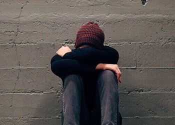 Bullizzato per cicatrici, genitori ritirano 12enne da scuola