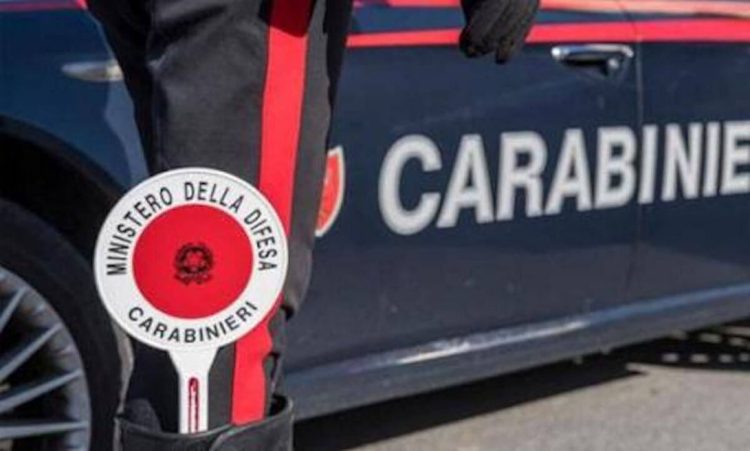 Vittoria, automobilista nervoso durante controllo carabinieri: nascondeva droga