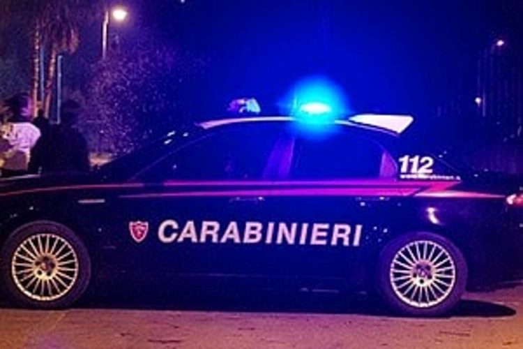 Carabinieri seguono parroco indagato e scoprono B&B a luci rosse