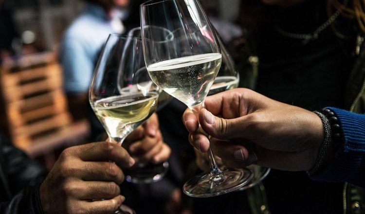 18enne muore dopo festa con amici a base di superalcolici: si addormenta e muore