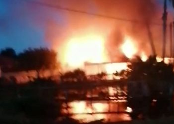 Un incendio, la casa distrutta, ricordi che svaniscono, la forza di non dimenticare