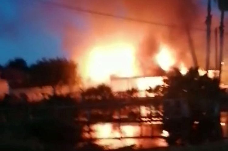 Un incendio, la casa distrutta, ricordi che svaniscono, la forza di non dimenticare