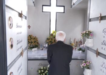 Mattarella a Casal di Principe visita la tomba di Don Diana