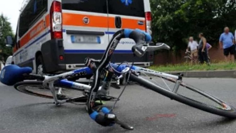 Malore in bici, ciclista muore ad Aci Castello