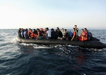 Naufragio al largo della Libia, 17 migranti salvati e 30 dispersi