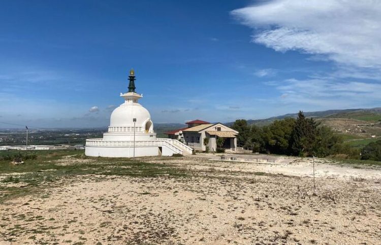 Comiso, monaco buddista vince ricorso, potrà accedere al tempio pacifista e alla sua pagoda