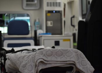 16enne in ospedale per mal di testa, medici trovano proiettile