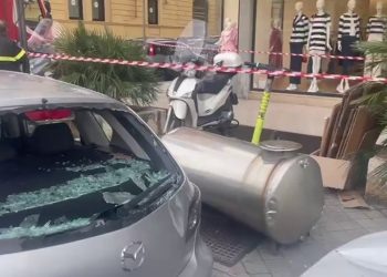 Scaldabagno giù da un balcone, sfiorata tragedia nel centro di Palermo