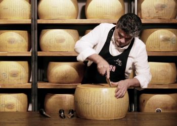 Parmigiano Reggiano, nel 2022 giro d’affari da record a 2,9 miliardi