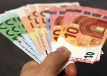 Addio al reddito di cittadinanza, arriva Mia (Misura di inclusione attiva): 500 euro al mese