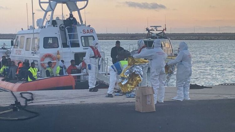 A Pozzallo arrivati i sopravvissuti del naufragio davanti coste Libia