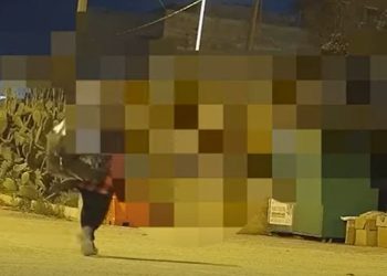 Scicli, filmati i cittadini che lasciano i rifiuti in strada VIDEO
