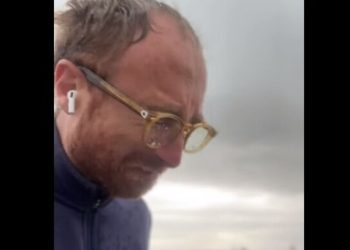 Grandine distrugge tulipani, floricoltore in lacrime sul web: i tulipani non ci sono più, è finita