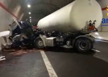 Si ribalta cisterna di gas nel Cosentino, un ferito