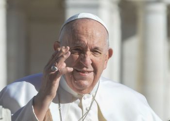 Papa Francesco “Prendiamoci cura di chi viene lasciato solo”