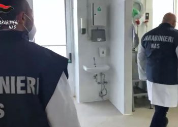 Escrementi e blatte nelle mense ospedaliere, chiuse 7 cucine dai Nas