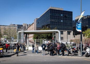 Seconda notte in ospedale per Berlusconi, Tajani “Reagisce alle cure”