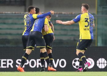 Il Verona ribalta il Sassuolo e resta in corsa per la salvezza