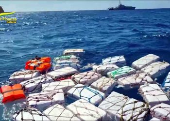 Catania,ritrovate e sequestrate 2 tonnellate di cocaina in mare aperto
