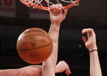Philadelphia chiude i conti, Phoenix allunga, bene Heat e Lakers