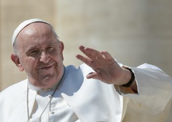 Papa Francesco vola in Ungheria, viaggio all’insegna della pace