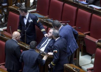 Def, dopo bagarre e malore per Bonelli via libera della Camera