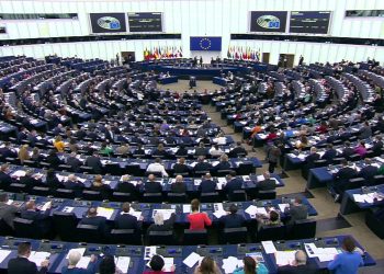 Clima, il Parlamento Europeo approva la carbon tax