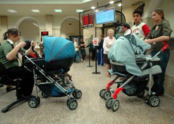 Nel 2022 natalità al minimo storico in Italia. Aumentano gli stranieri