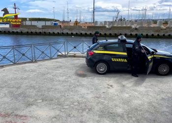 Anziano tenta il suicidio, salvato dai finanzieri a Pescara