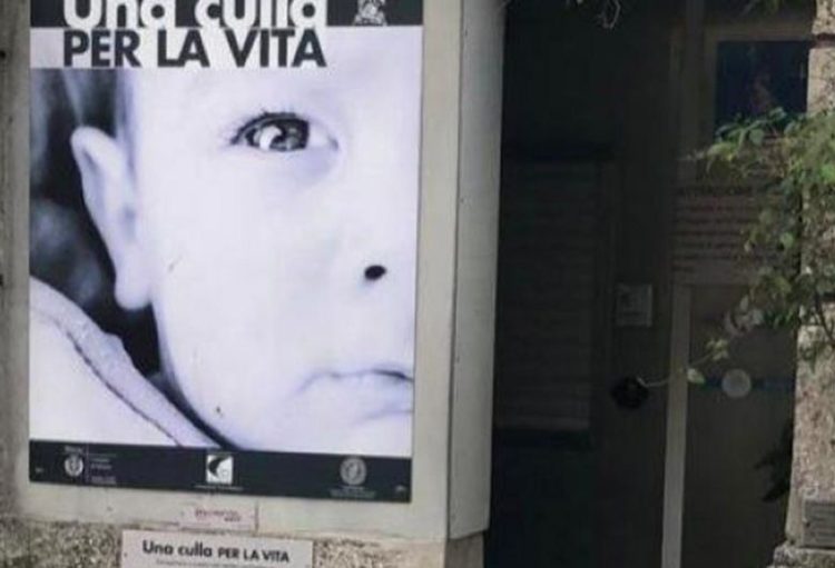 Milano, a Pasqua neonato lasciato con una lettera in ospedale dalla madre