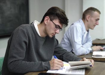 Ricercatori, un premio economico per non farli fuggire all’estero